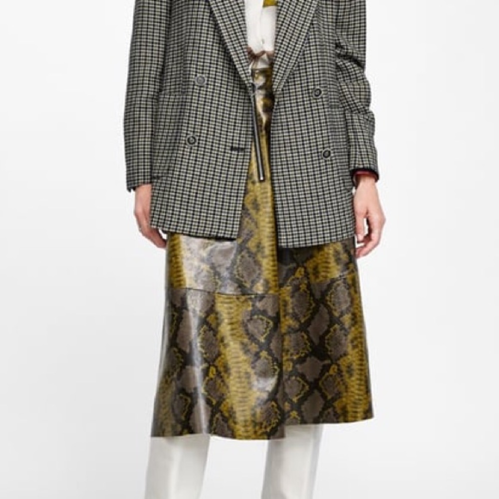🔥🔥Zara Faux leather snake print skirt🔥🔥